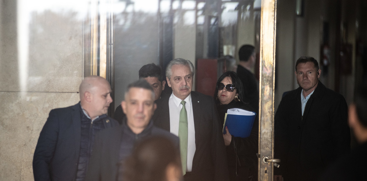 Procesaron a Alberto Fernández por corrupción en la causa de los seguros: lo embargaron por más de $14.600 millones