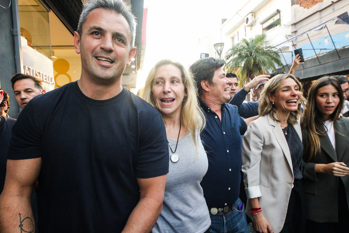 Escándalo en Corrientes: intentaron agredir a Karina Milei y Martín Menem durante caminata de campaña