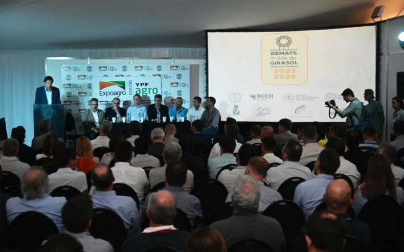 CHARATA VUELVE A RECIBIR EL REMATE DE LA PRIMICIA GIRASOLERA