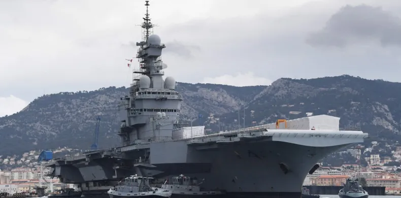 FRANCIA ENVIARÁ OCHO FRAGATAS Y UN PORTAAVIONES PARA GARANTIZAR LA NAVEGACIÓN EN EL ESTRECHO DE ORMUZ