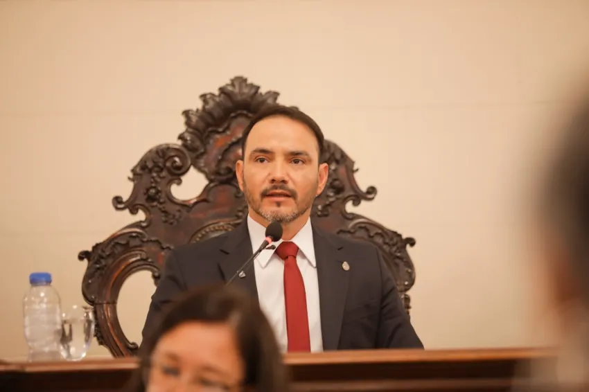 El Gobierno de Corrientes anunció aumentos salariales del 6% y elevó la ayuda escolar a $230.000