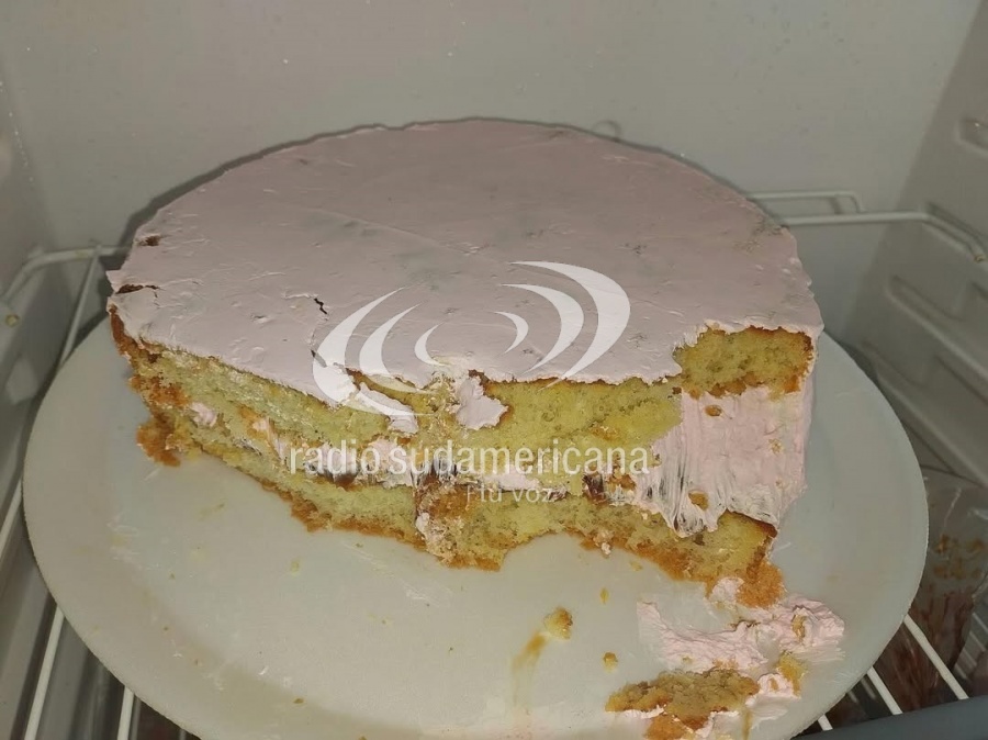 MONTE CASEROS: INGRESARON A ROBAR Y SE COMIERON UNA TORTA