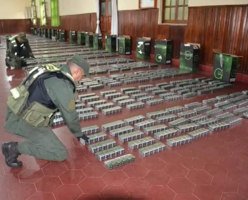 MILLONARIO GOLPE AL CONTRABANDO DE NEUMÁTICOS Y CIGARRILLOS