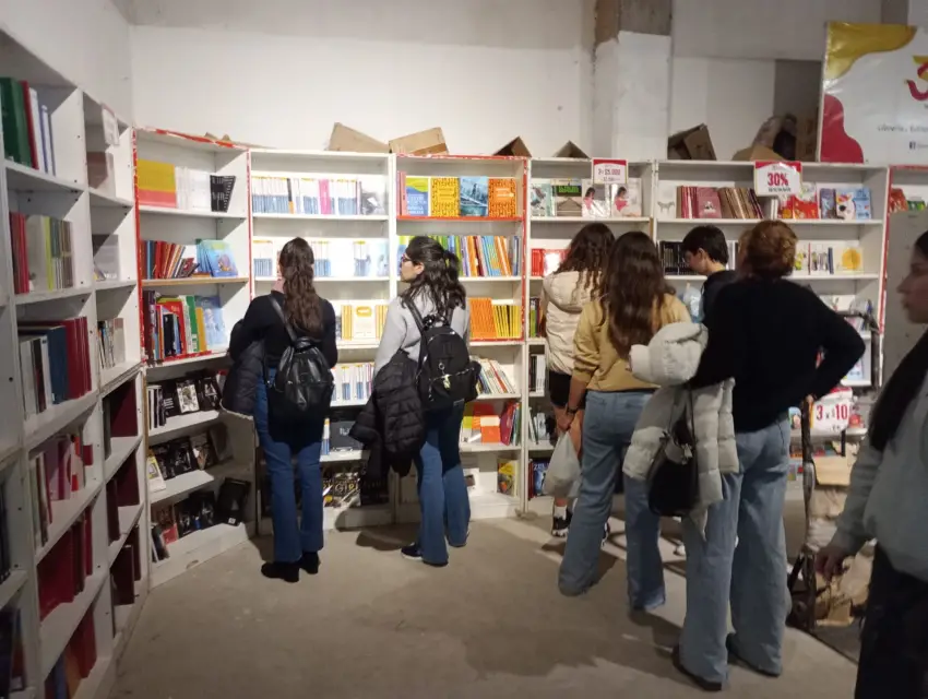 “HISTORIAS PARA ALENTAR”: LA FERIA PROVINCIAL DEL LIBRO UNE PASIÓN POR LA LECTURA CON ESPÍRITU MUNDIALISTA