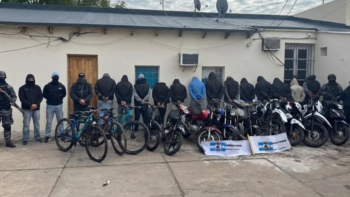 CORRIENTES: SECUESTRARON DROGA, VEHÍCULOS Y DETUVIERON A 14 PERSONAS TRAS UN ALLANAMIENTO