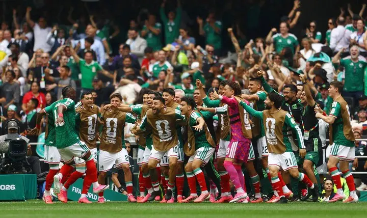 PARTIDO INAUGURAL: MÉXICO LE GANÓ A SUDÁFRICA EN UN PARTIDO CON TRES EXPULSADOS