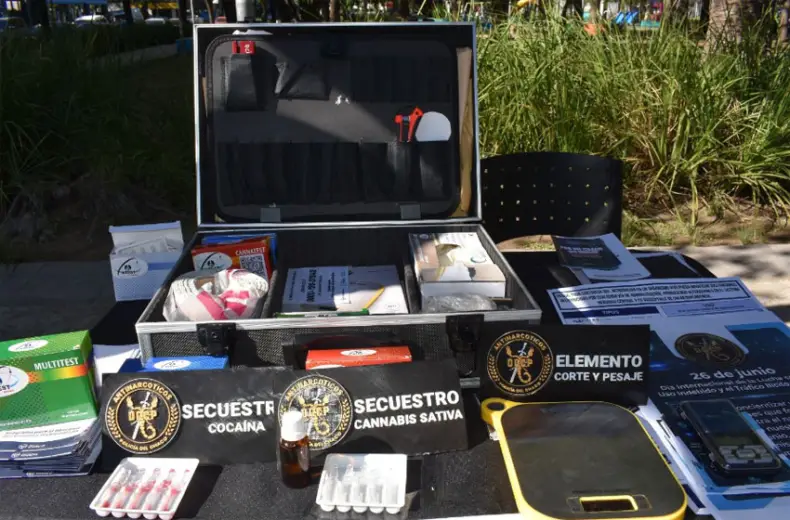 “SECUESTRAMOS MÁS DE 400 KILOGRAMOS DE COCAÍNA Y 3000 DE MARIHUANA”