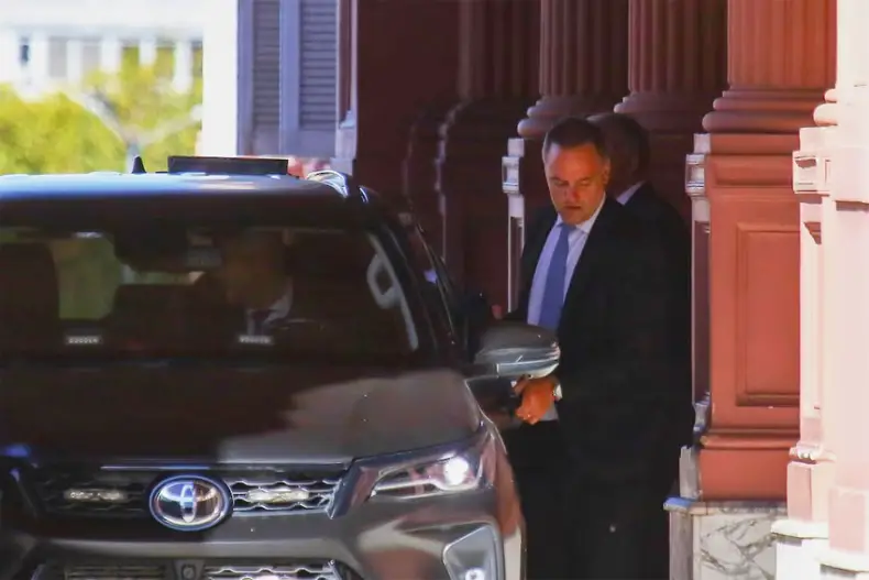 RENUNCIÓ MANUEL ADORNI Y LO SUCEDERÍA DIEGO SANTILLI