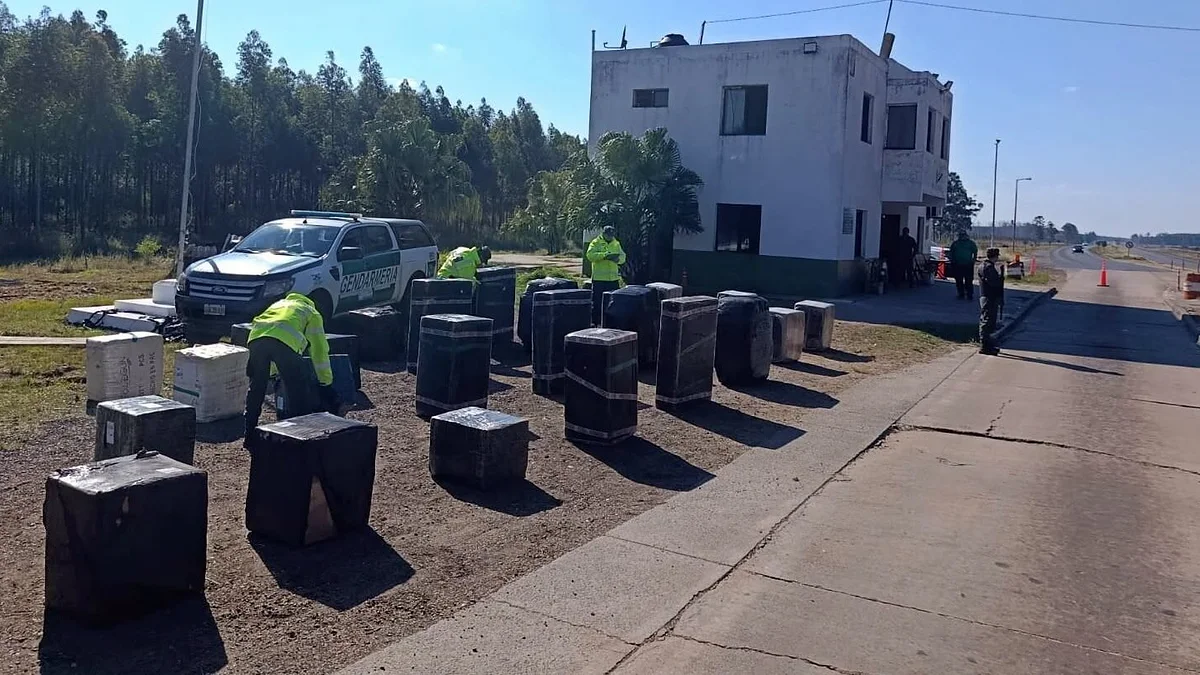 DETECTARON EN CORRIENTES MILLONARIO CONTRABANDO DE CIGARRILLOS OCULTO EN ENCOMIENDAS