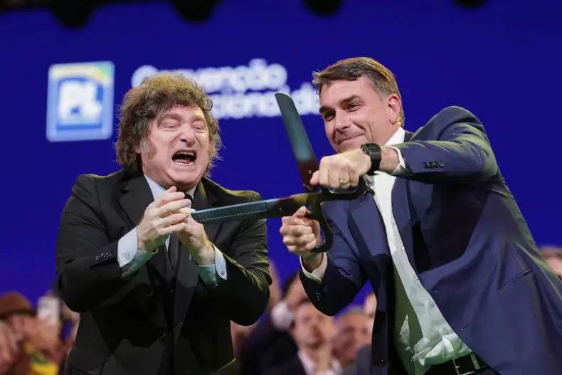 MILEI APOYÓ A BOLSONARO EN BRASIL Y TILDÓ DE “PRESIDIARIO” A LULA: “HAY QUE PARAR LA BASURA SOCIALISTA”