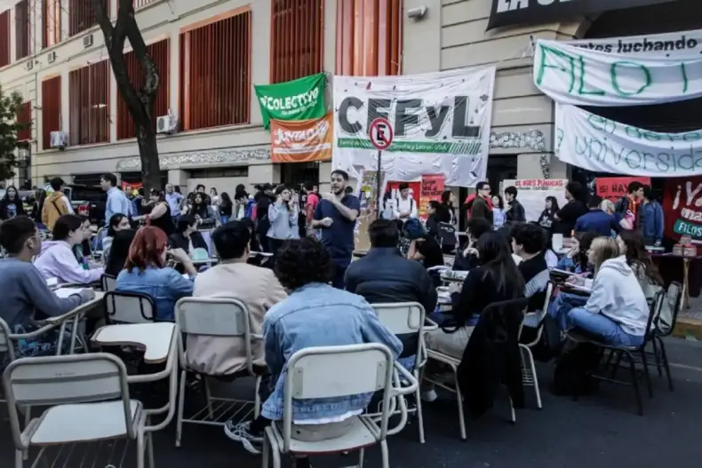 POR LA LEY DE FINANCIAMIENTO, UNIVERSITARIOS REALIZARON UN PARO